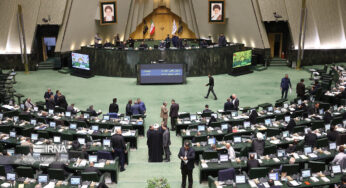 Иранский парламент впервые с 2001 года утвердил весь состав правительства