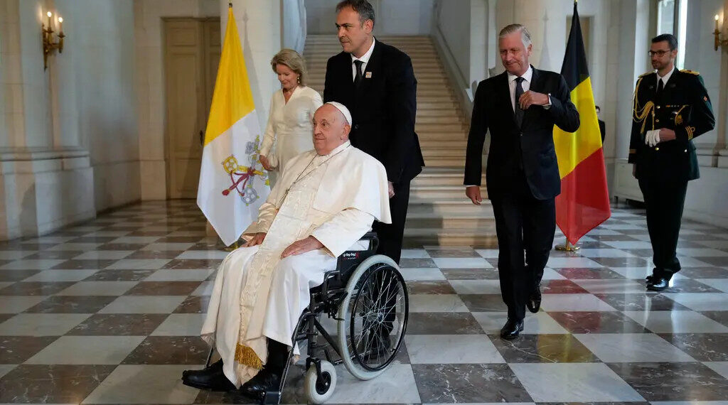 Папа Римский прибыл в Бельгию с трехдневным визитом. Фото: Эндрю Медичини/Associated Press