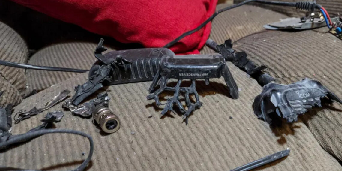 Одна из взорвавшихся раций. Фото: Сулейман Амхаз/Anadolu