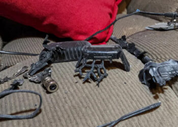 Одна из взорвавшихся раций. Фото: Сулейман Амхаз/Anadolu