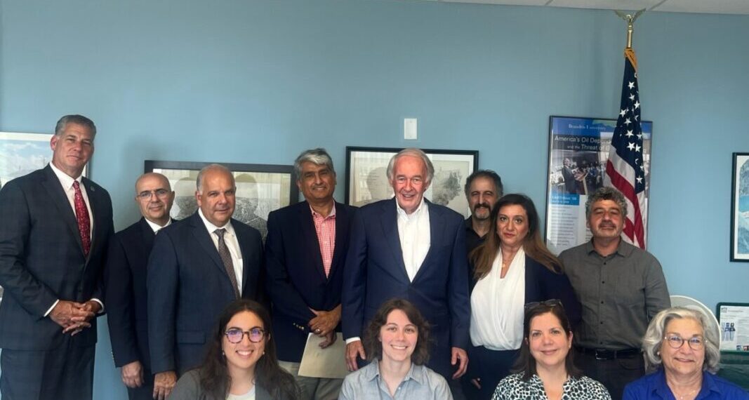 Сенатор Марки проводит круглый стол с армянскими общественными организациями и лидерами.