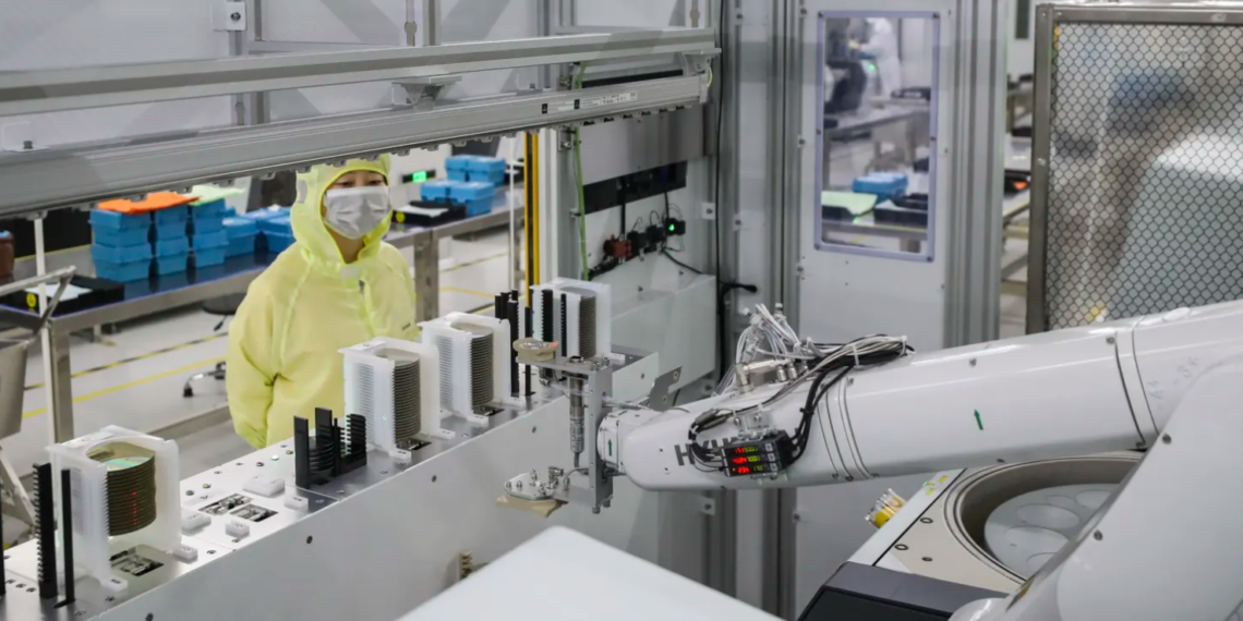 У Китая большой опыт в производстве чипов старого поколения. Фото: Costfoto | Nurphoto | Getty Image