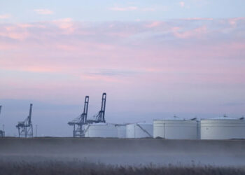 Хранилища сжиженного природного газа (СПГ). Фото: Дэн Китвуд