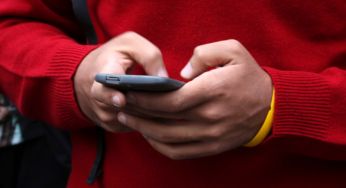 В Великобритании набирает обороты соглашение о запрете смартфонов детям до 14 лет