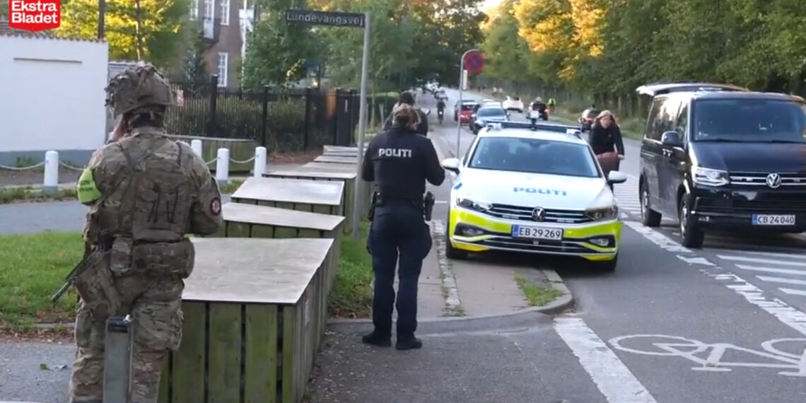 Посольский квартал в Хеллерупе оцеплен полицией.