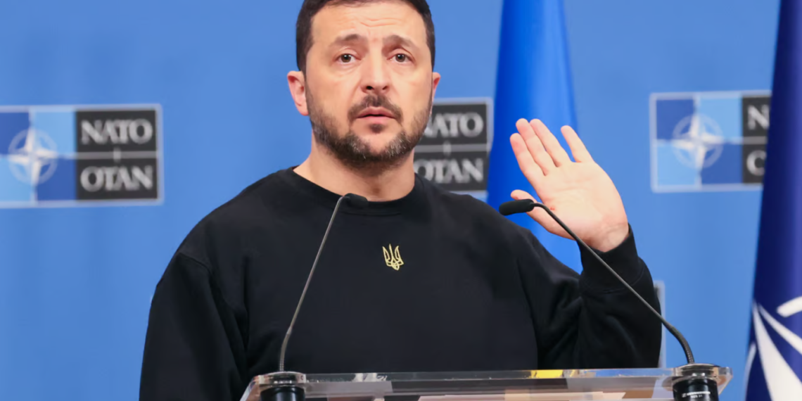 Владимир Зеленский просит о немедленном приглашении в НАТО. Фото: Франсуа Вальсхарт/AFP