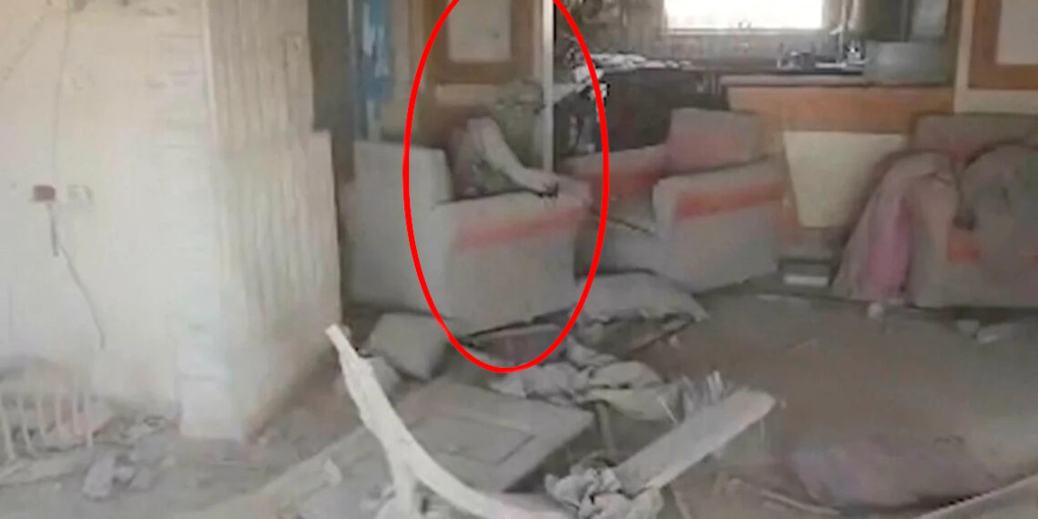 На этом кадре из видео, предоставленном ЦАХАЛ, запечатлены последние минуты жизни Яхьи Синвара.