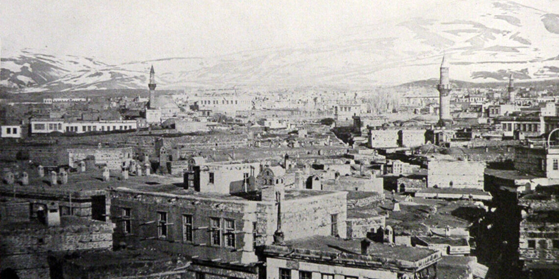 Панорамный вид из Эрзурума (Х. Хепворт, «По Армении верхом на лошади», Лондон, 1898)