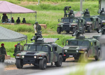 Американские военные машины в уезде Пиндун на юге Тайваня. Фото: Сэм Йе/AFP