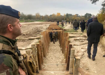 Тренировка 2000 новобранцев ВСУ  на полях военного лагеря Шампань на востоке Франции 14 ноября 2024 года. Фото: Джон Айриш/Reuters