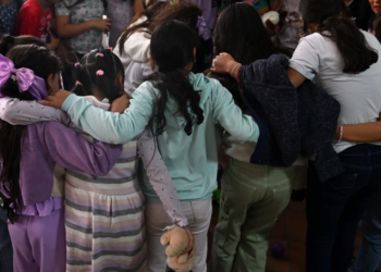 Количество браков среди девочек примерно в три раза выше, чем среди мальчиков. Фото: Raúl Arboleda/AFP