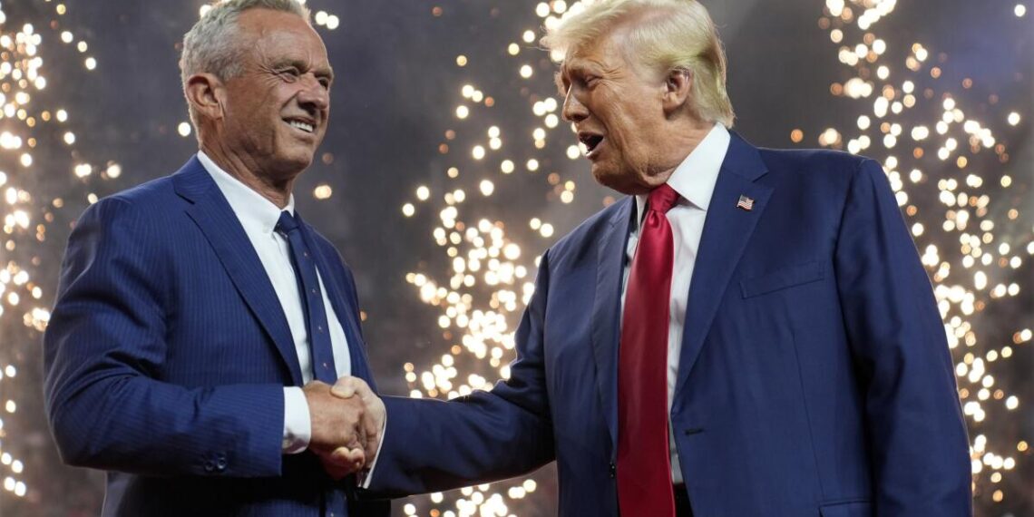 Роберт Ф. Кеннеди-младший и Дональд Трамп