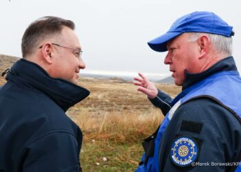 Анджей Дуда (слева) принял участие в патрулировании в Паруйр-Севаке.