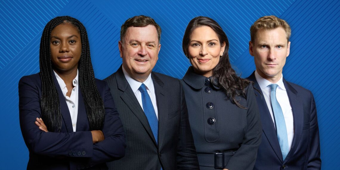 Новый лидер британских тори Кеми Баденох (слева) и некоторые члены ее теневого правительства - Мел Страйд, Прити Патель и Крис Филп.