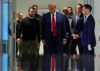 По словам Зеленского, он заявил Трампу, что Украине понадобится ядерное оружие.