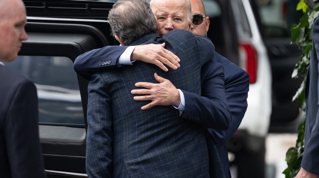 Джо Байден заявил, что Хантер стал жертвой его политических врагов. Фото: Сол Леб