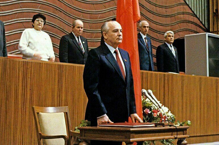 Михаил Горбачев