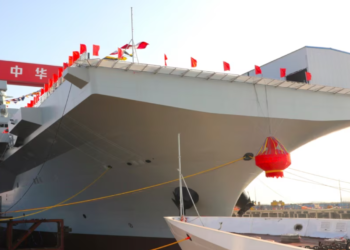 Китайский десантный корабль типа 076 «Сычуань»