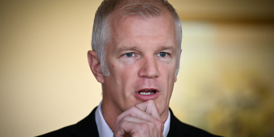 Алистер Карнс