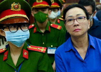 Чыонг Ми Лан (справа)