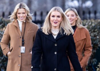 Кэролайн Ливитт стала самой молодой сотрудницей поднявшейся на пресс-трибуну Белого дома.