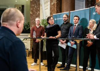 Министр иностранных дел Гренландии Вивиан Моцфельдт и министр обороны Дании Троэльс Лунд Поульсен объявляют об усилении военного потенциала в Арктике