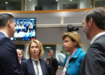 На встрече министров иностранных дел государств ЕС. Слева направо: глава МИД Мальты Йан Борг, руководитель внешнеполитического ведомства Евросоюза Кая Каллас, министр иностранных дел Латвии Байба Браже и министр иностранных дел Словакии Юрай Бланар. Фото: АР