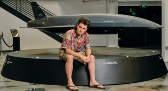 Изобретатель VR-шлема готовится к войне США с Китаем в 2027 году