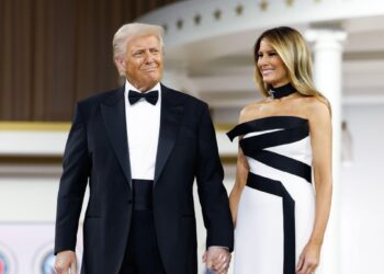 Президент Трамп и первая леди на балу главнокомандующего в честь его инаугурации в прошлом месяце