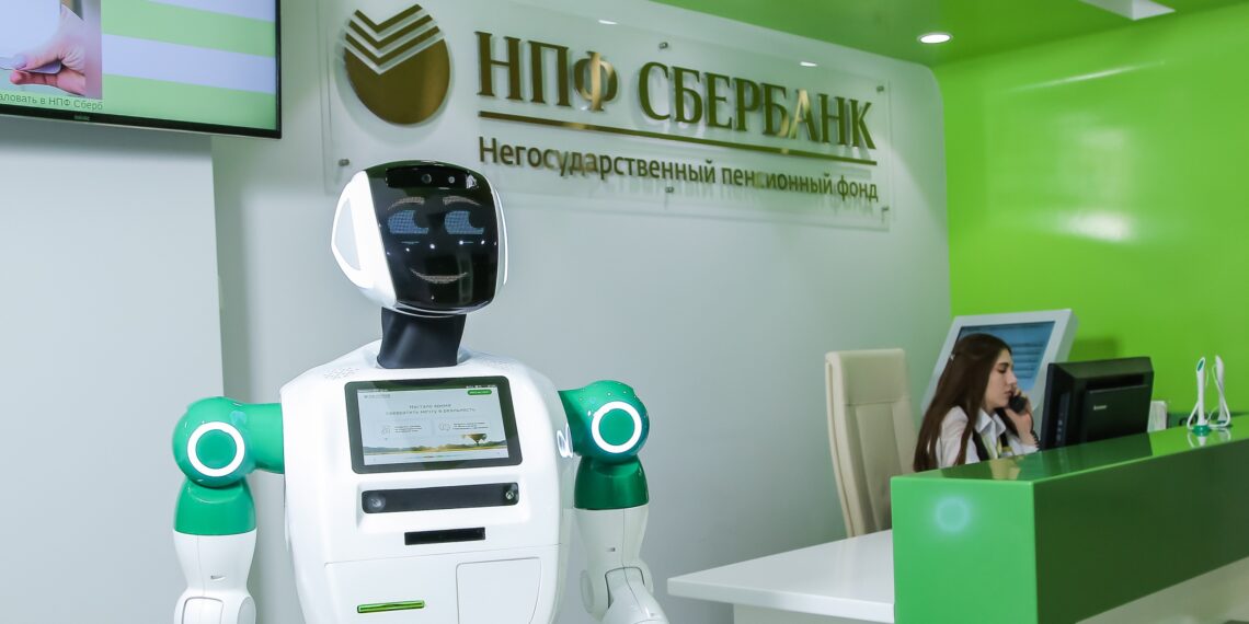 Искусственный интеллект в НПФ Сбербанка: сервисные роботы обслуживают клиентов