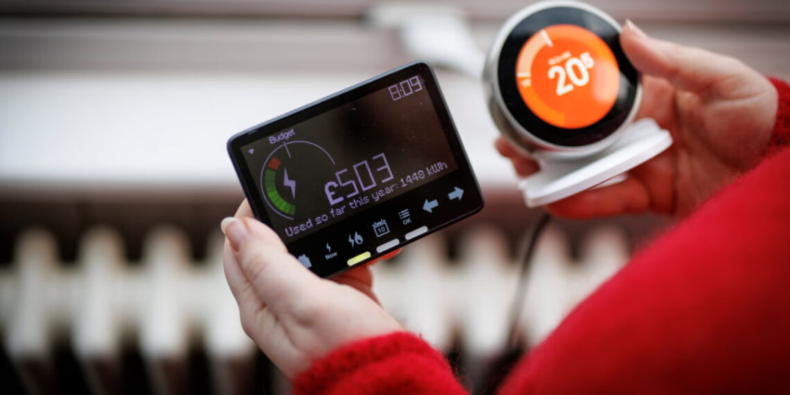 Ofgem увеличил предельную цену на энергоносители в Великобритании на £111 с апреля. Фото: Tolga Akmen/EPA