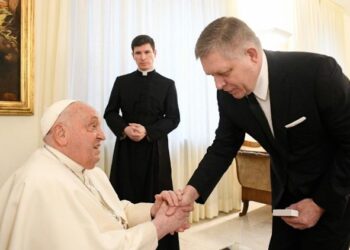 Папа Римский Франциск принял в Ватикане премьер-министра Словакии Роберта Фицо.