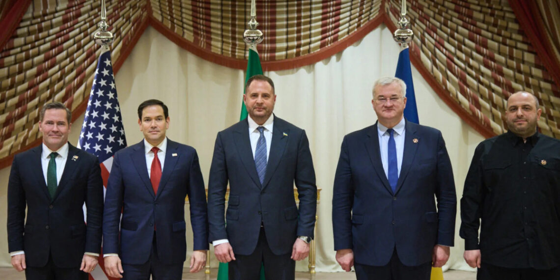 Американская и украинская делегации на переговорах в Джидде