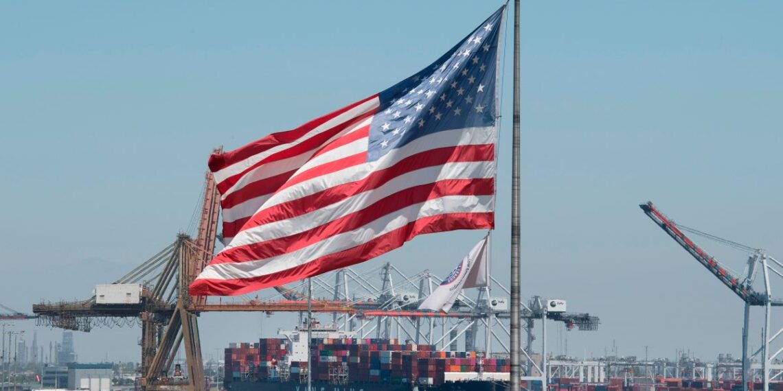 США вводят ряд пошлин на импорт из Канады, Мексики и Китая