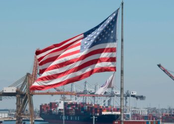 США вводят ряд пошлин на импорт из Канады, Мексики и Китая