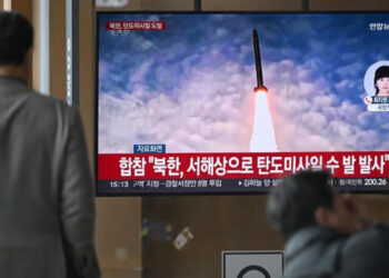 10 марта Северная Корея выпустила несколько неопознанных баллистических ракет. В тот же день Сеул и Вашингтон начали крупные ежегодные совместные военные учения, известные как «Щит свободы». Фото:
Чжун Ен-Дже / AFP