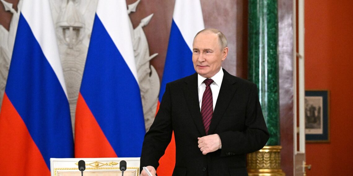 Заявление для СМИ. Фото: Сергей Бобылёв, РИА «Новости»