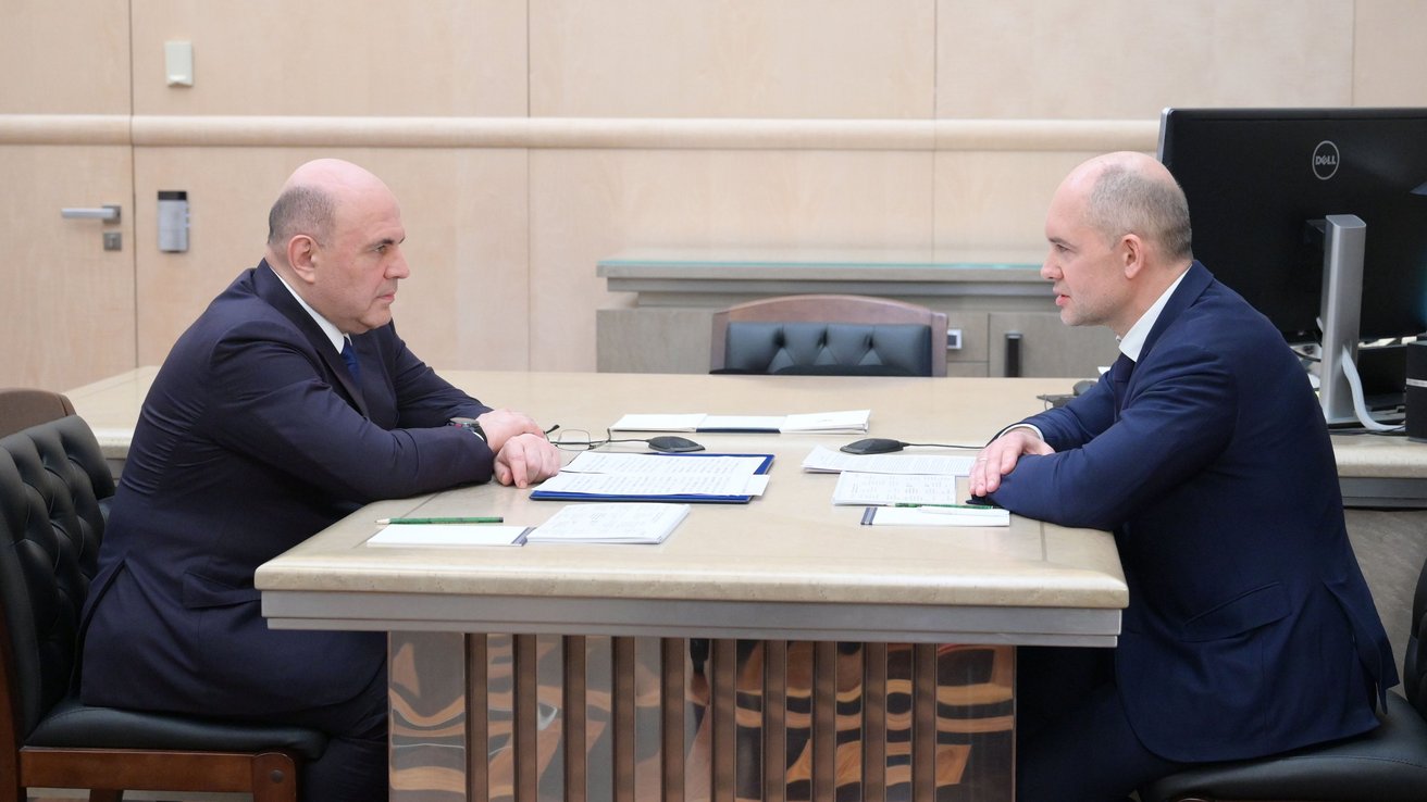 Встреча Михаила Мишустина с председателем стратегического комитета Управляющей компании Группы КЭАЗ Андреем Канунниковым. Фото: http://government.ru