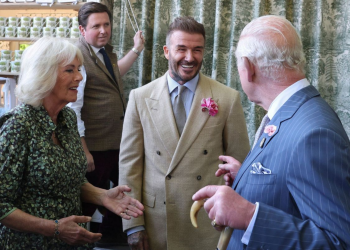 Дэвид Бекхэм с королем и королевой