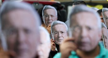 Бывший президент Колумбии Альваро Урибе признан виновным в подкупе свидетеля