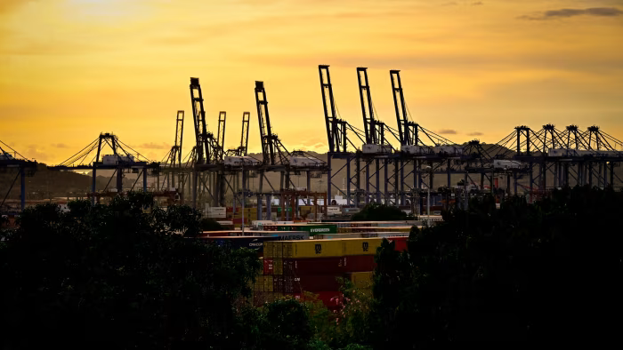 Китайская Cosco требует долю в $23-миллиардной сделке по портам в Панамском канале