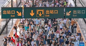 Китай зафиксировал рекордные 11,9 млрд поездок в летний сезон путешествий