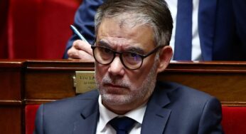 Социалисты Франции пригрозили обрушить правительство Лекорню