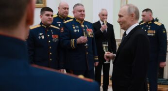 Путин вручил «Золотые Звезды» Героям в Кремле