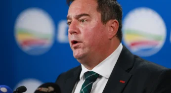 Лидер Демократического альянса ЮАР уходит в отставку на фоне внутрипартийного кризиса