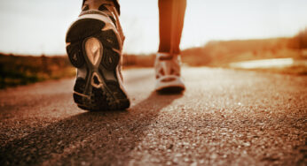 Кардиолог назвал идеальное количество шагов в день для здоровья сердца после 50 лет