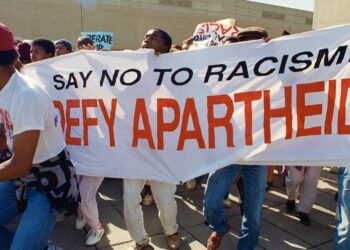 Нет расизму! Демонстрация в ЮАР.