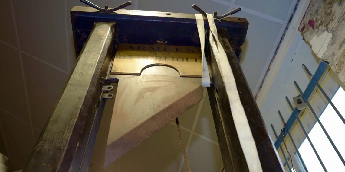 Гильотина. Фото: AFP