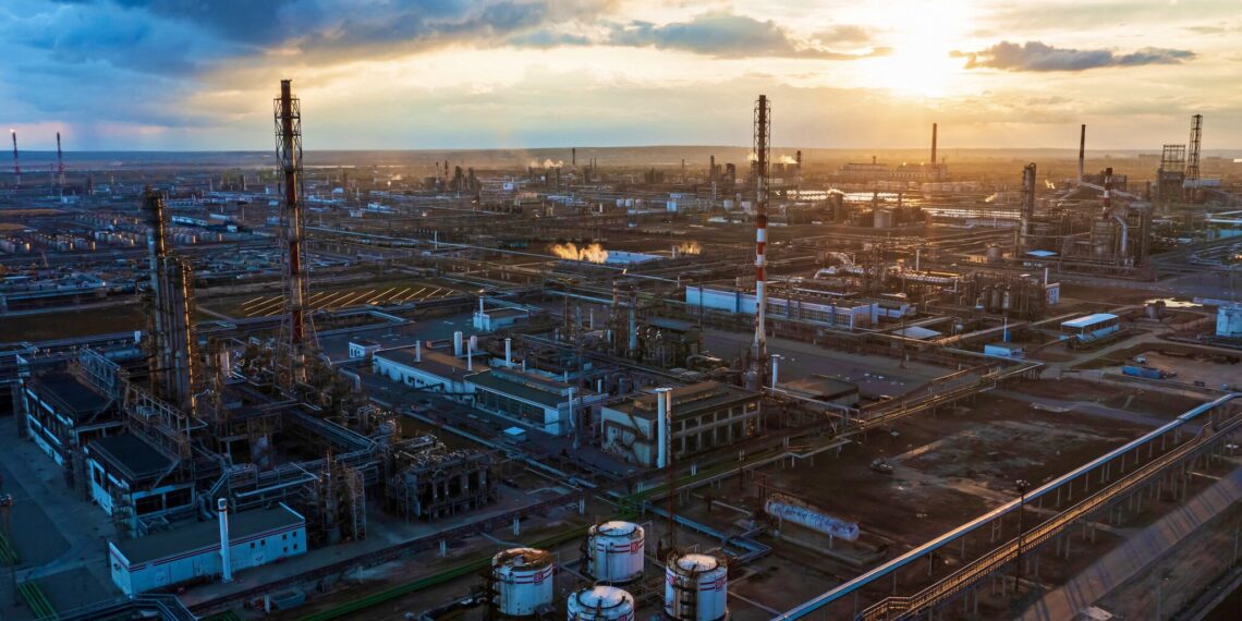 НПЗ Лукойла в Волгограде. Фото: Reuters