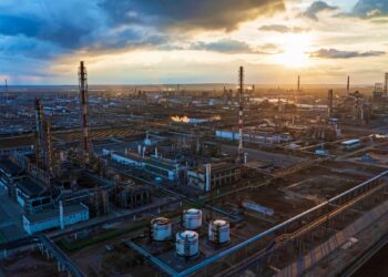 НПЗ Лукойла в Волгограде. Фото: Reuters